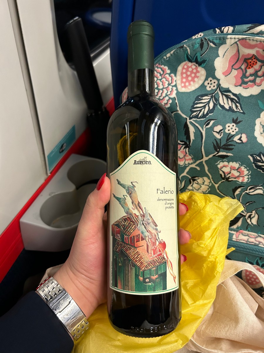 【開箱】義大利Aurora酒莊：Falerio白葡萄酒 小曦老師 Aurora’s Journal