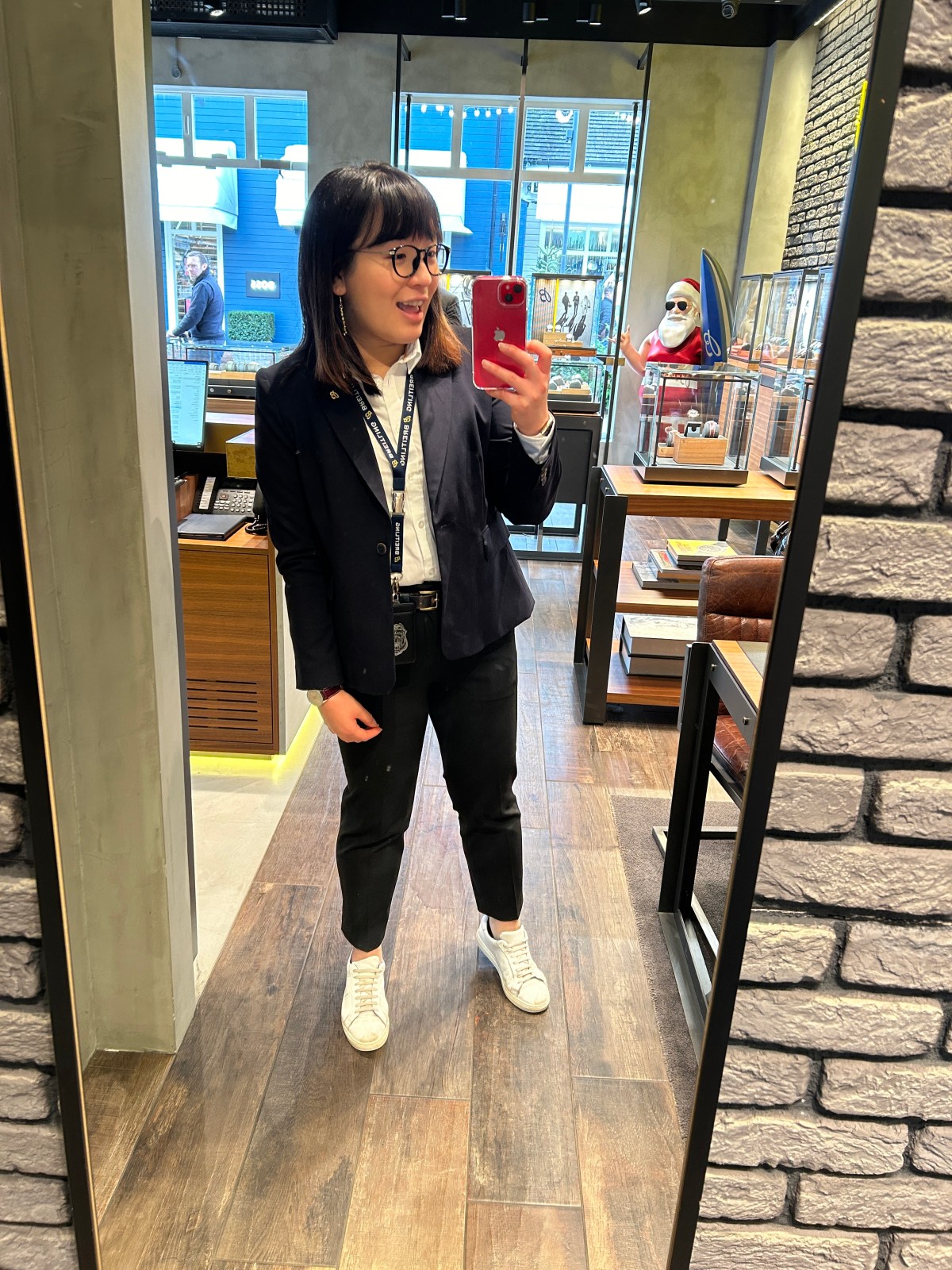 【小曦老師生活英語小教室】我在零售業工作經常用到的動詞片語篇 PART 1