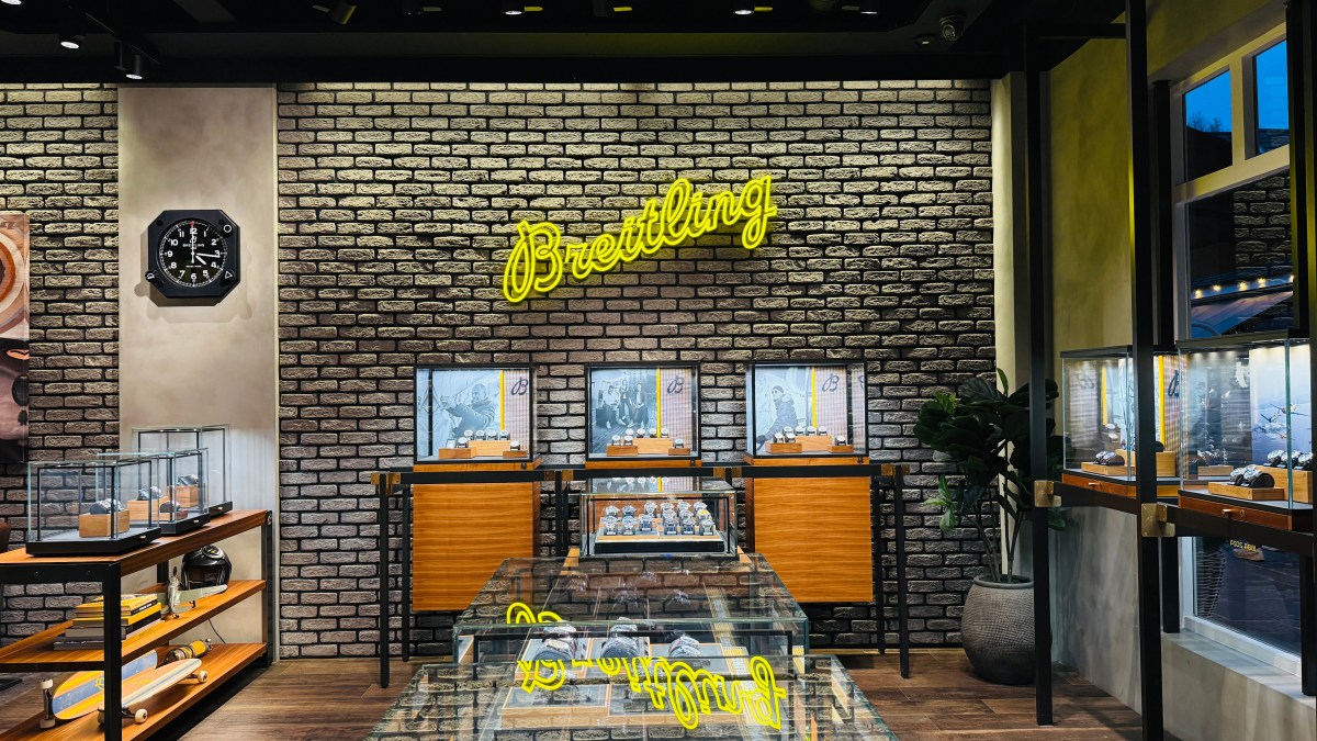 【小曦老師在英國百年靈】iPhone 16 Pro店面拍攝 + 最近賣很多的《復仇者&nbsp;Avenger》錶款實拍